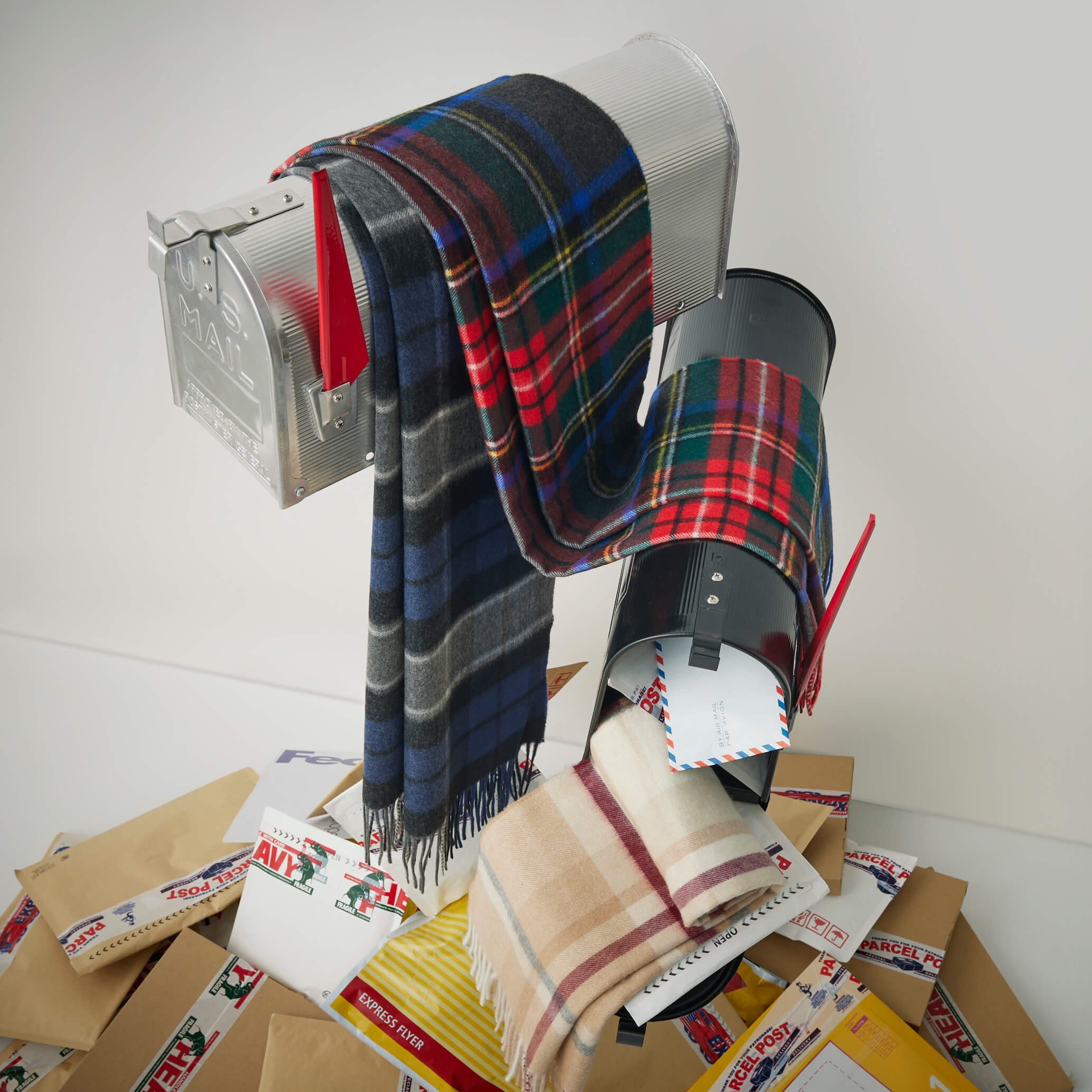 HOLIDAY 2023 GIVE GOOD GIFT | BARNEYS NEW YORK OFFICIAL SITE